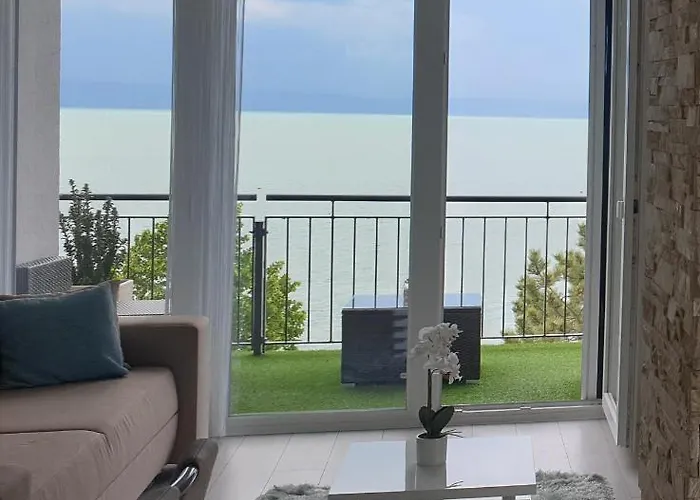 Panorama Apartment *